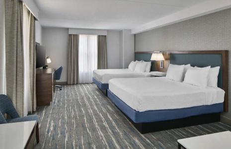 Hampton Inn and Suites Downtown - 81
