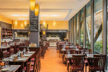 Courtyard by Marriott Prague City - 18
