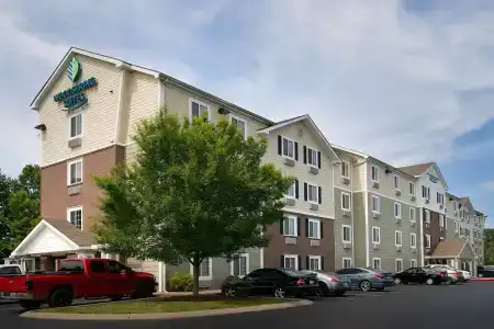 WoodSpring Suites - 7