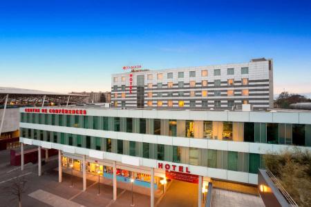 Ramada Encore by Wyndham Geneva - 32