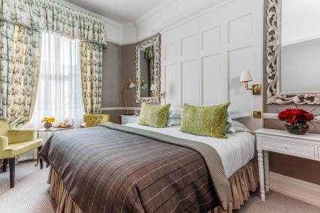 11 Cadogan Gardens & - 33