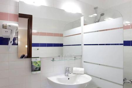 Sure by Best Western Coeur De Cassis - 9