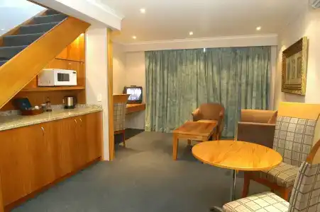 Plymouth International - 24