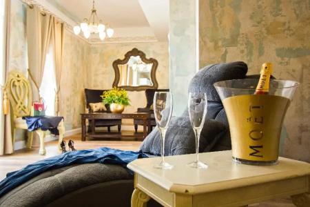 Plaza Marchi Old Town - Mag Quaint & Elegant Boutiques - 109