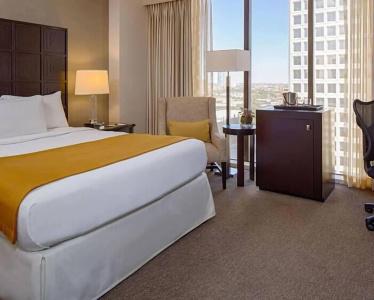 DoubleTree by Hilton Houston Greenway Plaza - 2
