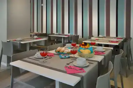 Embassy & Spa - 23
