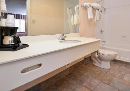 Americas Best Value Inn East - 9