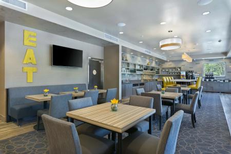 Oxford Suites - 25