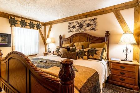 Hemlock Inn - 48