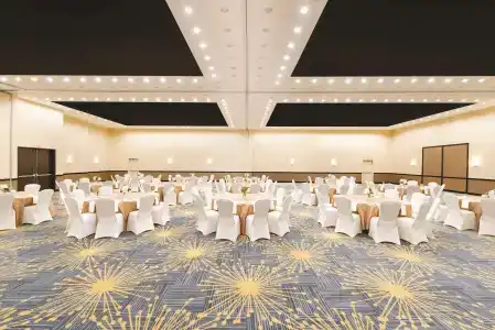 Hilton Garden Inn - 13