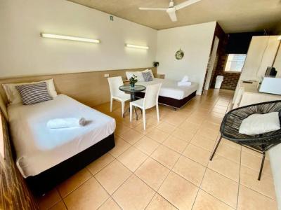 Camden Motor Inn - 62