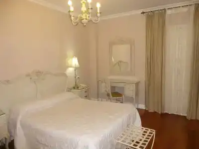 Le Petit Paris - 4