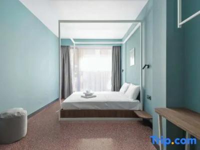 Zeus is Loose Hostel - 94