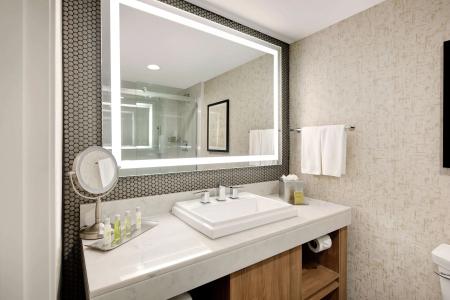 DoubleTree by Hilton - 8