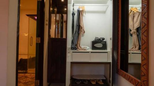 Cheva Gallery Boutique - 161