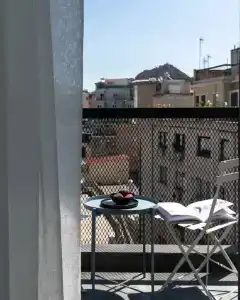Melo Athens - 152