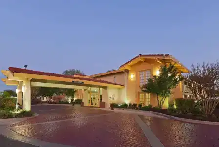 La Quinta Inn by Wyndham Austin Oltorf - 9