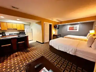 Hawthorn Suites East - 32