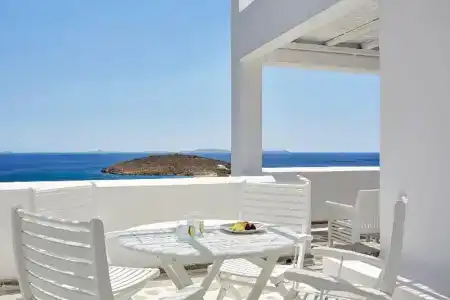 Mr. and Mrs. White Tinos - 63