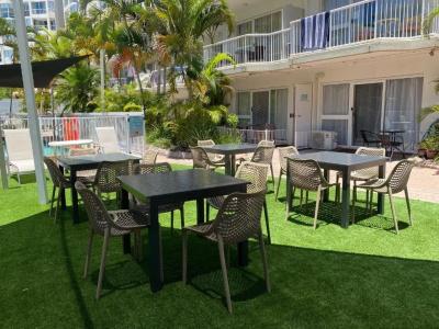 Outrigger Burleigh - 25