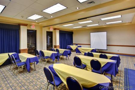 Holiday Inn Express, An Ihg - 17