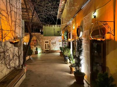 THE RED HORSE - 25