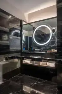 DoubleTree by Hilton Lakeside - 52