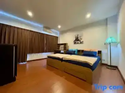 Ananas Phuket Central Hostel - 41