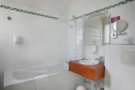 Brit Opal Centre Port - 9