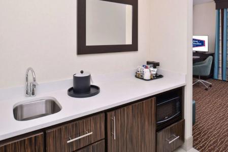 Hampton Inn & Suites - 26