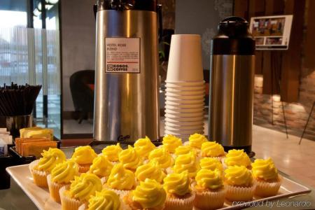 Staypineapple, Rose, Downtown Portland - 10