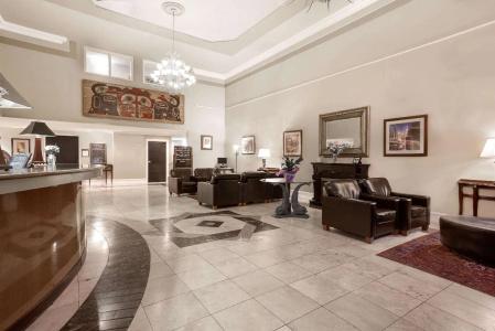 Elk Lake Inn & Suites - 1