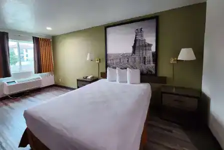 Super 8 by Wyndham Austin North/University Area - 4