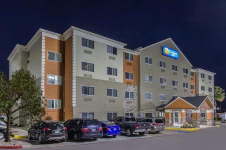 Comfort Inn & Suites - 28