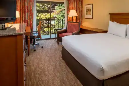 DoubleTree by Hilton Seattle Airport - 4