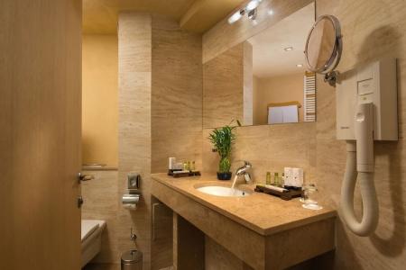 Rosslyn Thracia Sofia - 66