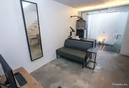 Lloyd's Inn (SG Clean, Staycation Approved) - 35