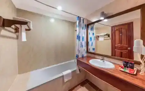 Royal Crown & Spa - 18