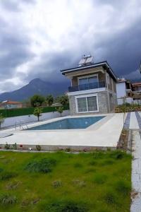 Amore Teki̇rova - 37