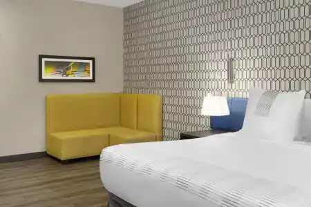Glō Best Western Nashville Airport West - 51