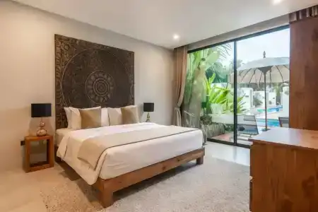 Zee Luxury Boutique - 1