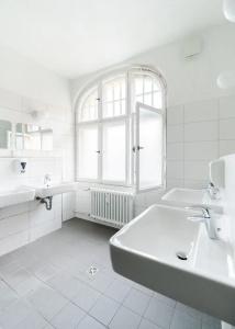 Three Little Pigs Hostel - Your Berlin Castle - 36