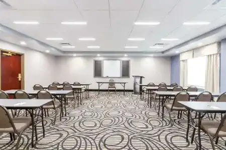 Wingate by Wyndham - Universal Studios and Convention Center - 10