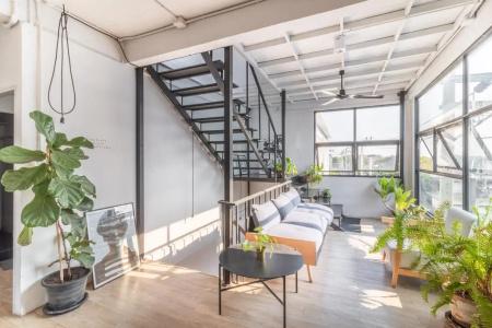 Beige Poshtels + Netflix - 21