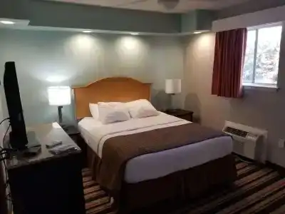 Best Western Plus Holiday Sands Inn & Suites - 35