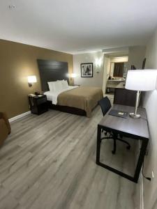 Quality Inn - Hwy 76 Central - 56