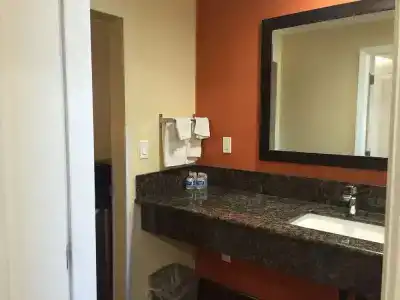 Convention Center Inn & Suites - 9