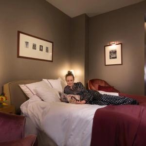 Giraffe by Library Hotel Collection - 38