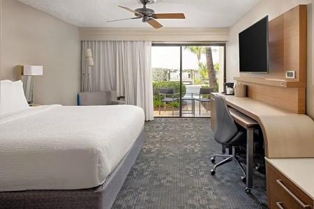 Courtyard by Marriott Waterfront - 37