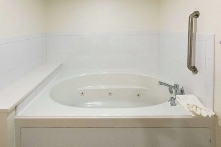 Hampton Inn - 9